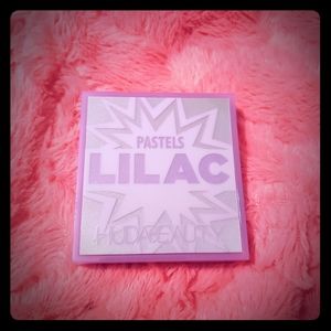 Huda Beauty lilac